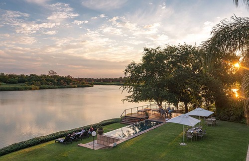 Upington Bed & Breakfast | River Place Manor - Family Room A