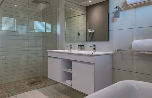Upington Bed & Breakfast | River Place Manor - Family Room B