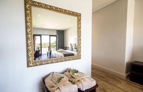 Upington Bed & Breakfast | River Place Manor - Superior Double Room with pool views