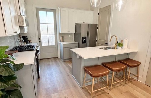 Lafayette House | River Ranch Gem+KING+85`TV+Cajun Luxury+Nespresso