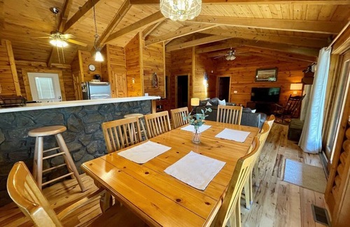 Lansing Cabin | River Raves - Lansing, NC