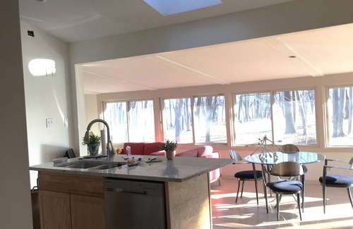 Mequon House | River Retreat and Habitat Executive Rental - 5BR