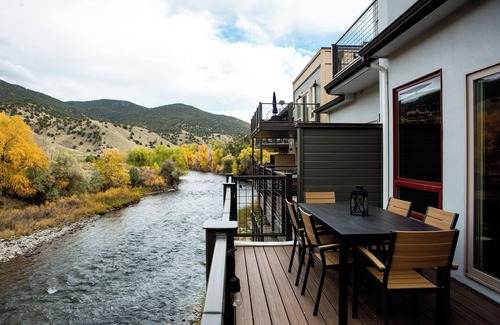 Salida House | River Retreat & Decked Out - Walk to town - 3BD