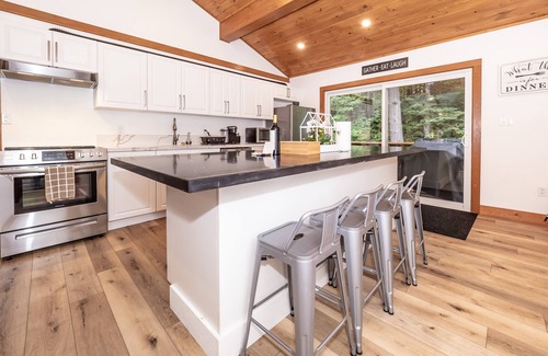 Huntsville Cottage | River Retreat*Water Access*Fire Pit*Forest