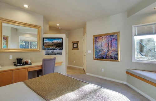 Century West House | River Ridge 313B - Meredith Lodging