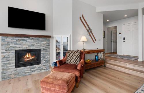 Century West House | River Ridge 322AB - Meredith Lodging