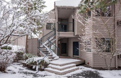 Century West House | River Ridge 322AB - Meredith Lodging