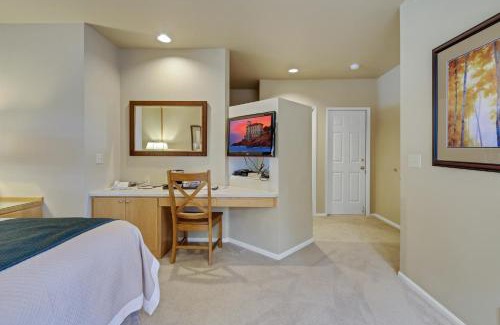 Century West House | River Ridge 331B - Meredith Lodging