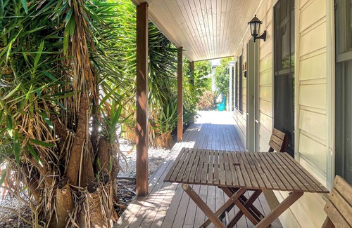 Jamieson Cottage | River Rock Cottage Centrally located and Dog friendly