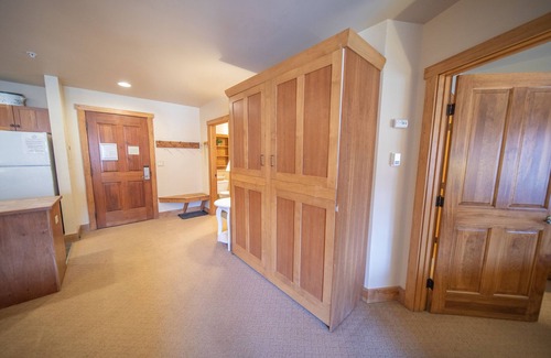 Montezuma Condo | River Run Condo, Walk to Skiing, Pool/Hot Tub