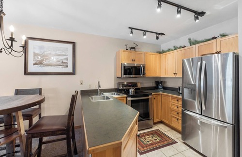 River Run Condo | River Run Condo with Private Balcony, Memory Foam Mattress, Walk to Base Area