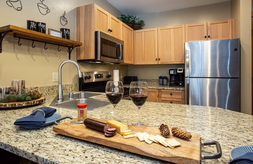 River Run Condo | River Run Village/Outdoor hot tub & pool/Bike Storage/Sauna