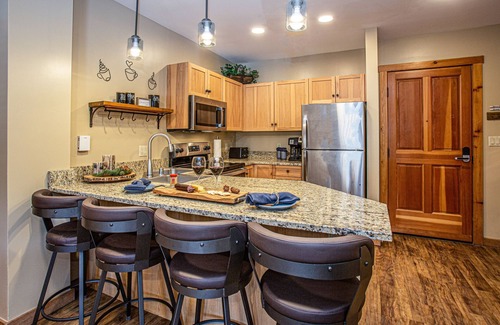 River Run Condo | River Run Village/Outdoor hot tub & pool/Bike Storage/Sauna