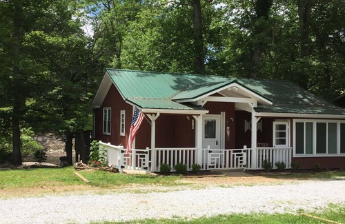 Franklin Cabin | River's Edge Cabin - Swim - Kayak - Fish From Your Backyard !