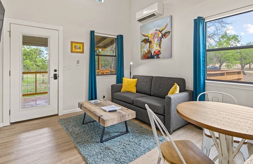 Fredericksburg Cottage | River's Edge Cottage with river views & access - near wineries & town
