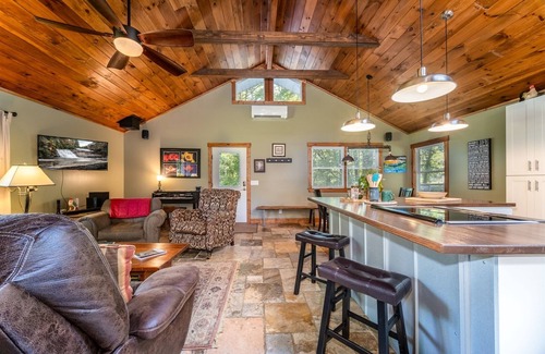 Brevard House | River`s Edge Near DuPont | 3 Bed, 2 Bath