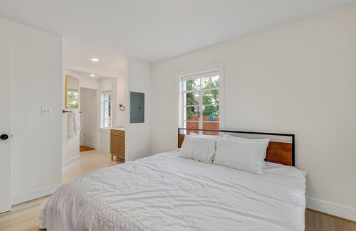 Selby-on-the-Bay House | River's Edge - Newly renovated 3BR Waterfront Retreat with Pool