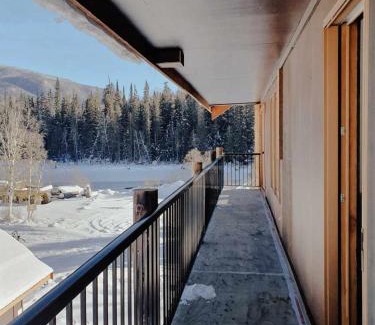Blue River House | River Safari Lodge