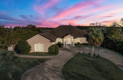 Wesconnett House | "River Sanctuary"-Pool Home on River frontage- 4000 sq. ft. Sleeps 8