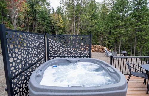 Montmagny Regional County Municipality Ski Chalet | River & SPA - Les Domes de la Riviere Alick