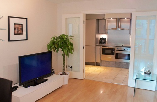 Vauxhall Apartment | River Thames View Apartment