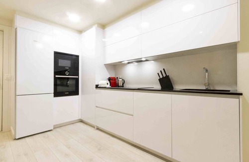 San Sebastian Centro Apartment | River | The Rentals Collection