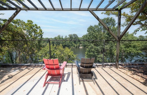 Tuscaloosa Condo | River Tide: A Luxurious Riverfront Retreat Just Minutes from Bryant Denny Stadium
