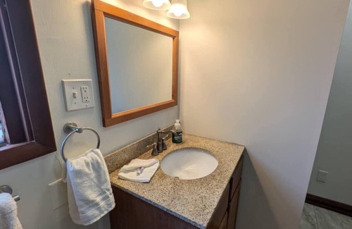 East Price Hill House | River View 1-bedroom house with WiFi Close to Downtown & Stadiums