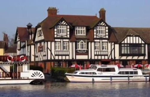 Horning Apartment | River view apartment Horning Norfolk Broads.