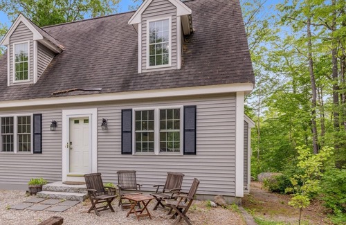 Center Conway House | River View House: Family Friendly: swim, hike, fish! Close to shops & eateries!