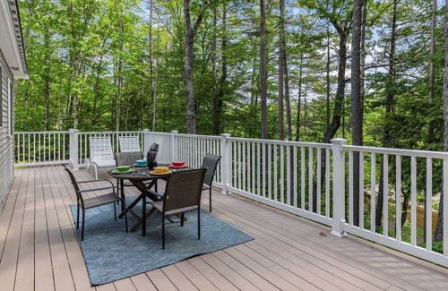 Center Conway House | River View House: Family Friendly: swim, hike, fish! Close to shops & eateries!