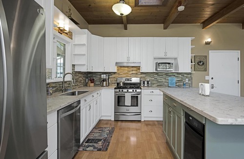 Healdsburg House | River View Lodge | A Wine Country Escape