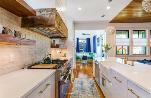 Whitney House | River View Luxury with Heated Pool & Take Ferry to French Quarter