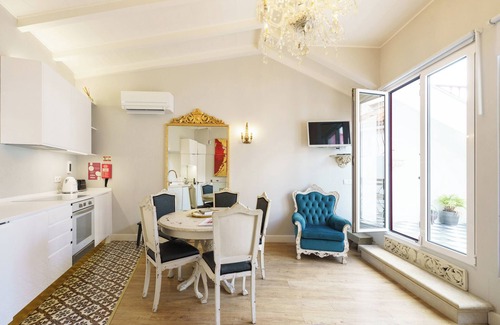 Santo Estevao House | River view Portuguese Soul with terrace in picturesque Alfama, sleeps 7