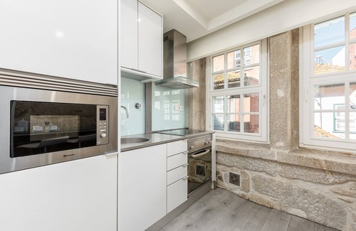 Sao Nicolau Apartment | River-View Retreat in Porto