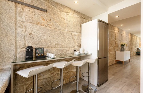Sao Nicolau Apartment | River-View Retreat in Porto