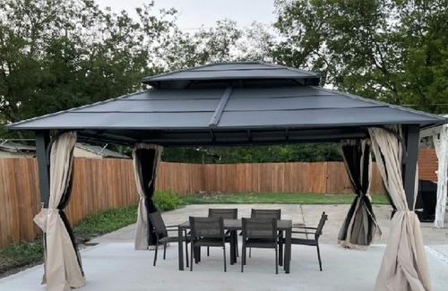 Jefferson House | River Walk Haven - Spacious Retreat in San Antonio, TX.