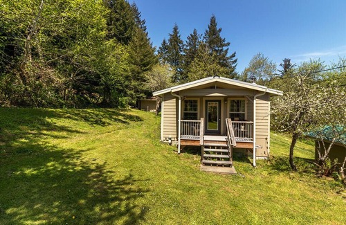 Pacific House | River Way Cottage - New & Fabulous! Super value!