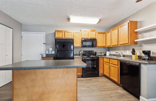 Indianapolis Apartment | River West 104 I Modern & Elegant