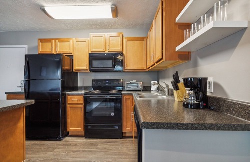 Indianapolis Apartment | River West 104 I Modern & Elegant