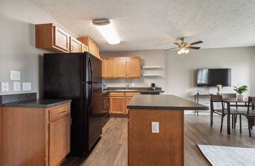 Indianapolis Apartment | River West 504 I Cozy & Spacious 1Bd Apt I Pool