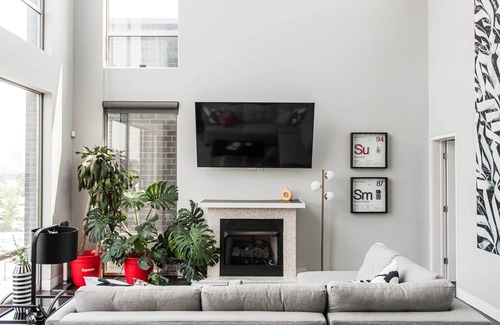 Pulaski Park Apartment | River West | Trendy Artists Loft w/Rooftop Oasis