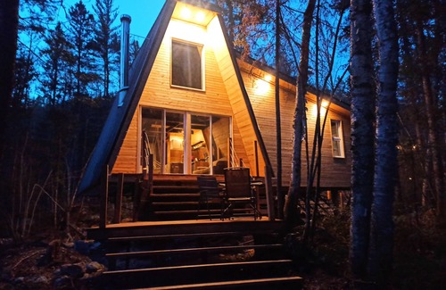Sainte Rose du Nord Cabin | River/Wooden hottub Luxurious Shack in the forest