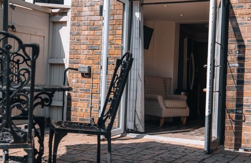 Ironbridge Cottage | Riverbank Cottage - Scenic River Views