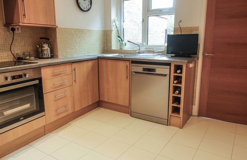 Shrewsbury Cottage | RIVERBANK, family friendly, with a garden in Shrewsbury
