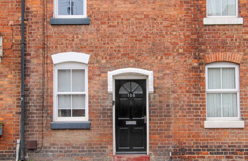 Shrewsbury Cottage | RIVERBANK, family friendly, with a garden in Shrewsbury