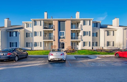 Indianapolis Apartment | Riverbend 1BD 2 - One Bedroom Apartment, Sleeps 2