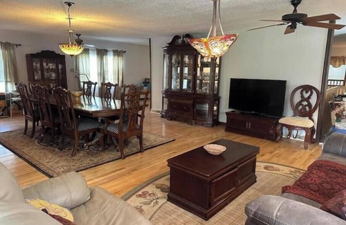 Leasburg House | Riverbend Getaway 134-Luxury & Comfort sleep 20+ nearby-swim, float, hike, relax