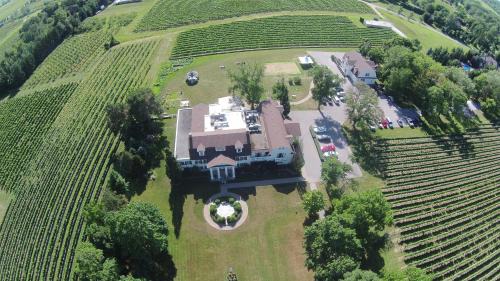 Niagara-on-the-Lake Hotel | Riverbend Inn & Vineyard