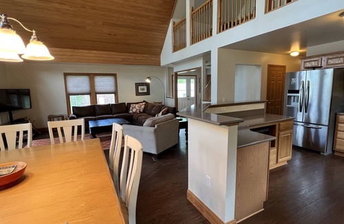 Maryland House | Riverbend waterfront, game room, fire pit, private dock
